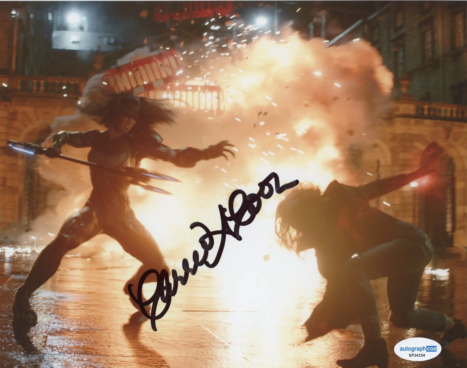 Carrie Coon — Carrie Coon Signed Marvel Avengers Proxima Midnight 8x10 Photo EXACT Proof ACOA, изображение 2