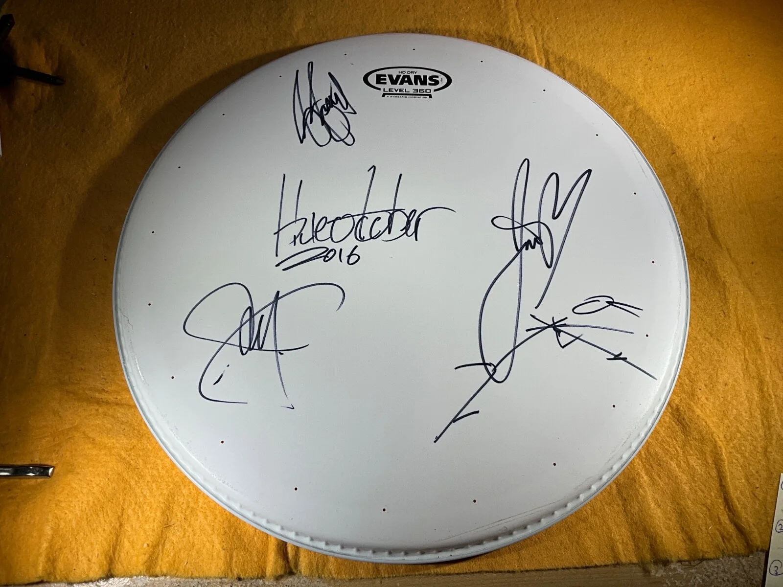T5-97 BLUE OCTOBER BAND - DRUM HEAD (WHITE) - AUTOGRAPHED X4 - 2016 - WOW!, image 2