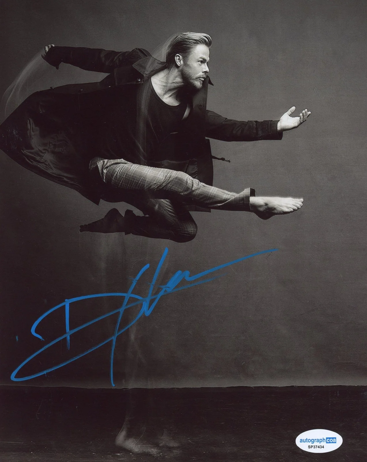 Derek Hough — Derek Hough "Dancing with the Stars" AUTOGRAPH Signed 8x10 Photo G ACOA, image 2