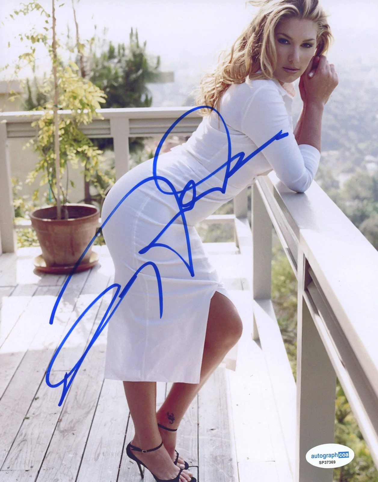 Daisy Fuentes — Daisy Fuentes AUTOGRAPH Signed MTV VJ Model Autographed 8x10 Photo B ACOA, image 2