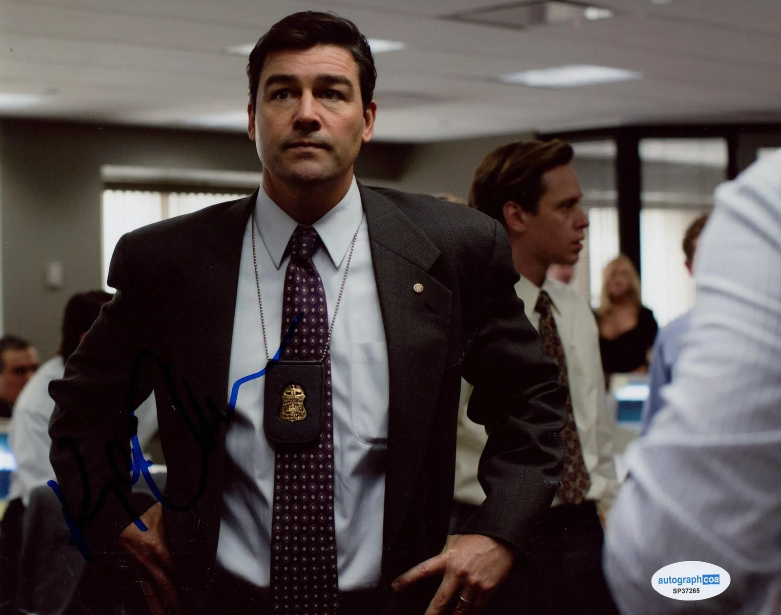 Kyle Chandler — Kyle Chandler "The Wolf of Wall Street" AUTOGRAPH Signed 8x10 Photo ACOA, изображение 2