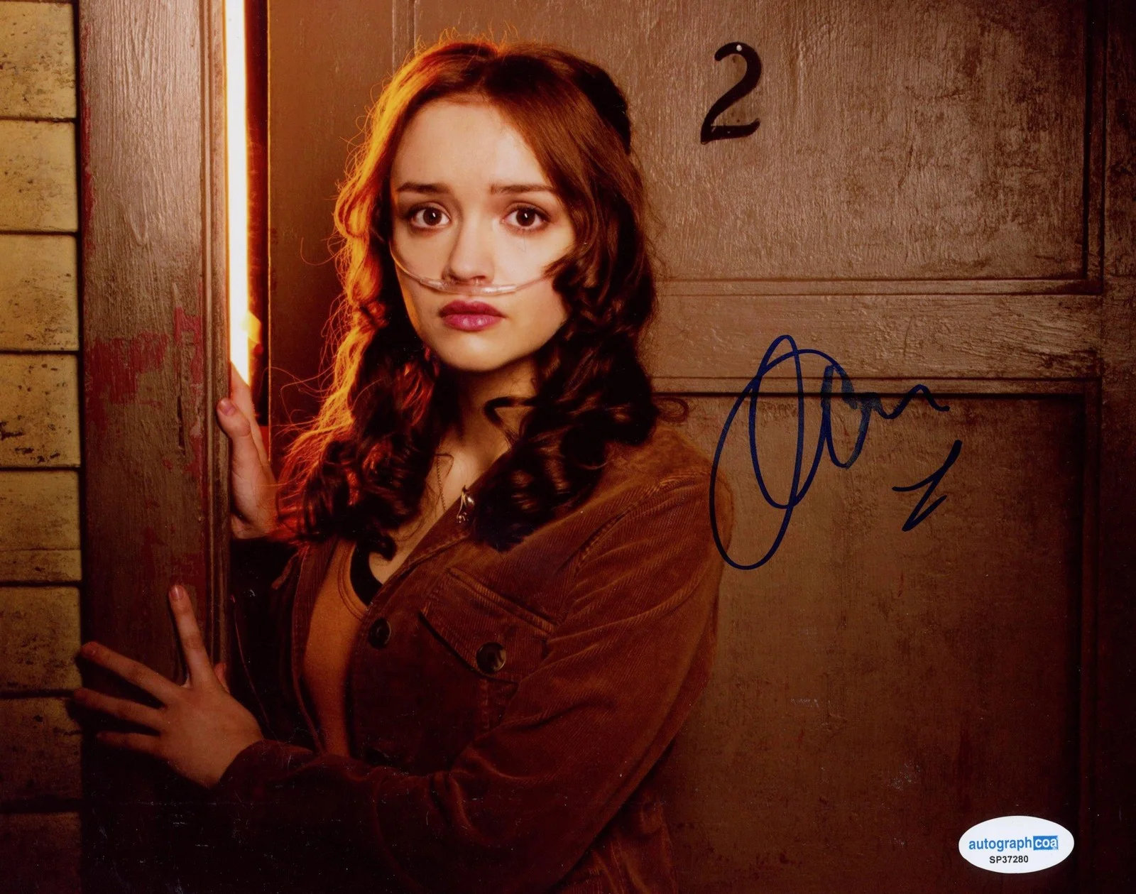Olivia Cooke — Olivia Cooke "Bates Motel" AUTOGRAPH Signed 'Emma Decody' 8x10 Photo B ACOA, изображение 2