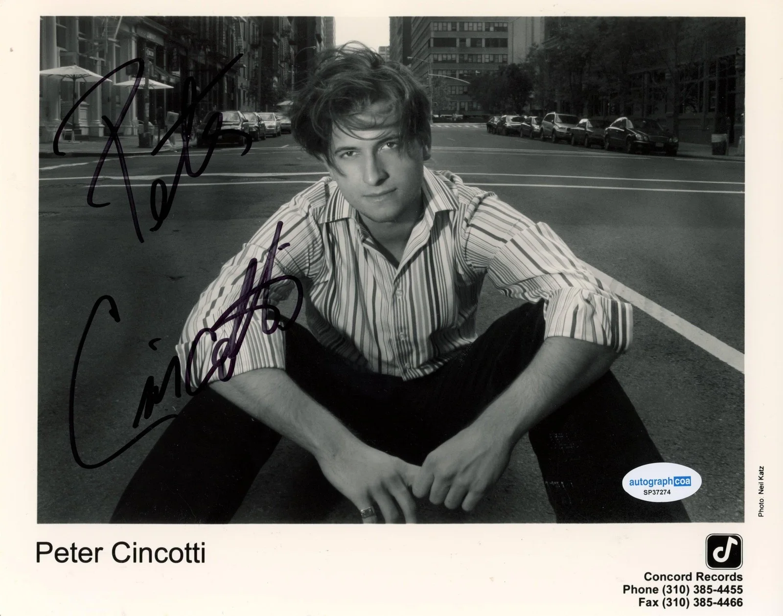Peter Cincotti — Peter Cincotti "On the Moon" Jazz Piano AUTOGRAPH Signed 8x10 Photo ACOA, изображение 2