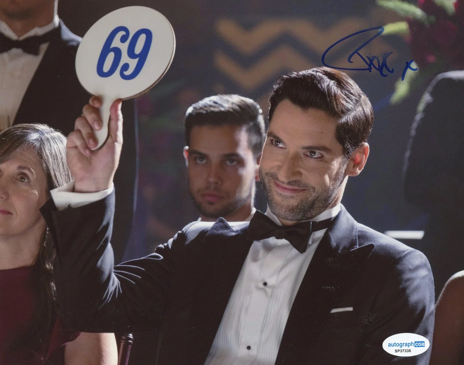 Tom Ellis — Tom Ellis "Lucifer" AUTOGRAPH Signed 'Lucifer Morningstar' 8x10 Photo G ACOA, изображение 2