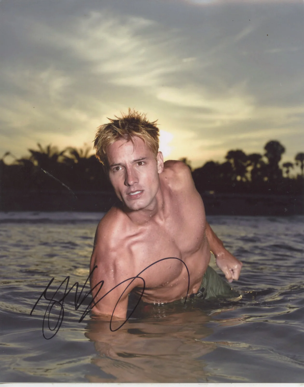 JUSTIN HARTLEY — JUSTIN HARTLEY of TRACKER IN PERSON SIGNED 8X10 COLOR PHOTO 2 C0A "PROOF"