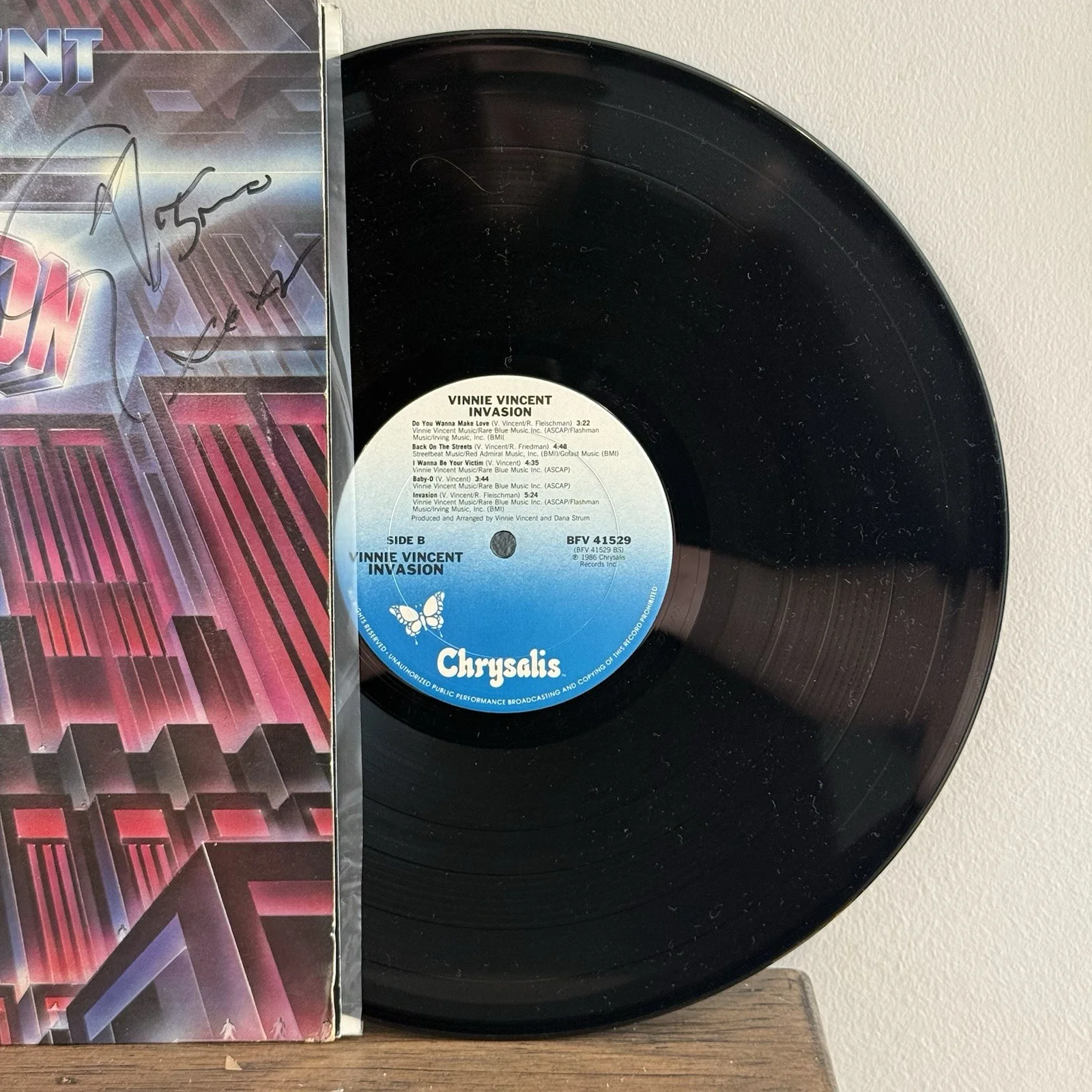 Signed Vinnie Vincent Invasion LP Vinyl Autographed Record 1986 Chrysalis, image 5