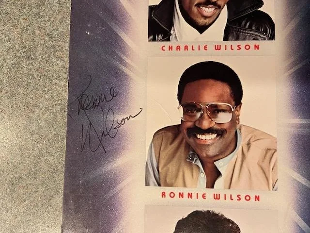 Charlie Wilson Signed Framed Album Vinyl The Gap Band VI Autographed JSA CN06417, изображение 4