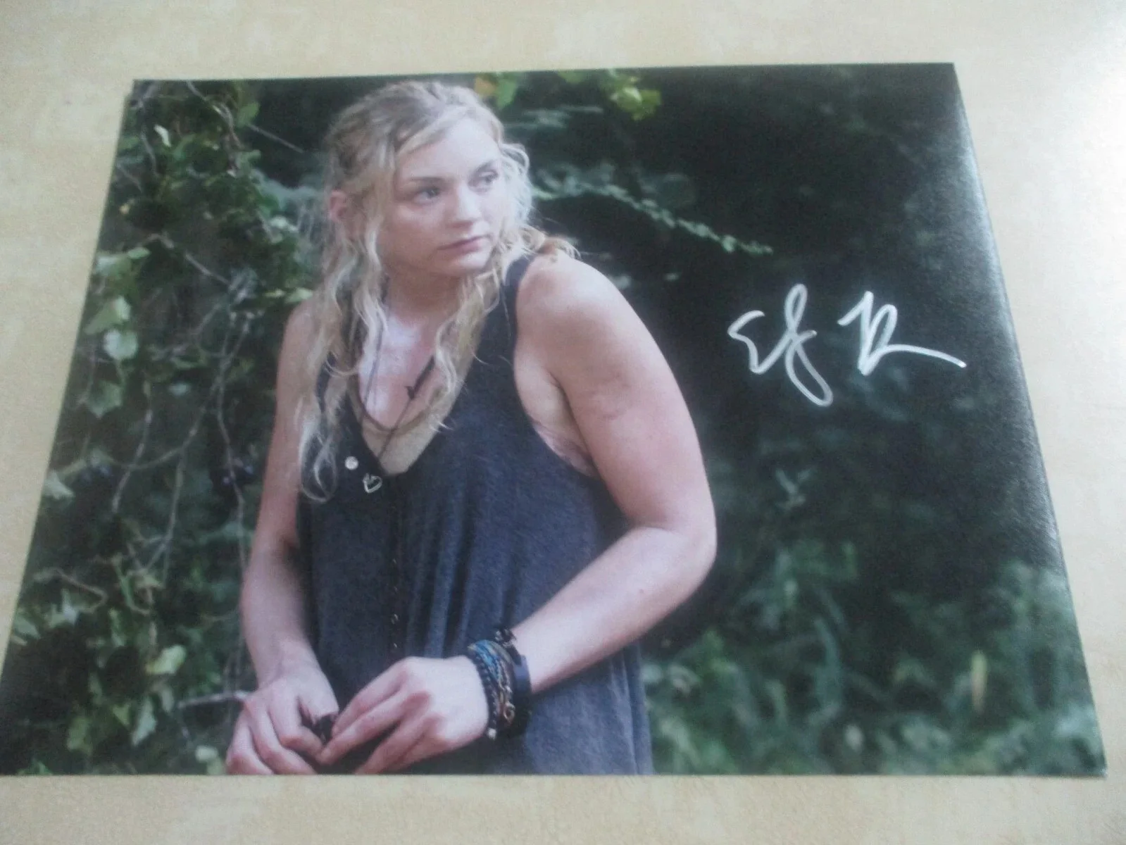 EMILY KINNEY — EMILY KINNEY (BETH) THE WALKING DEAD AUTOGRAPHED/SIGNED 8X10 PHOTO