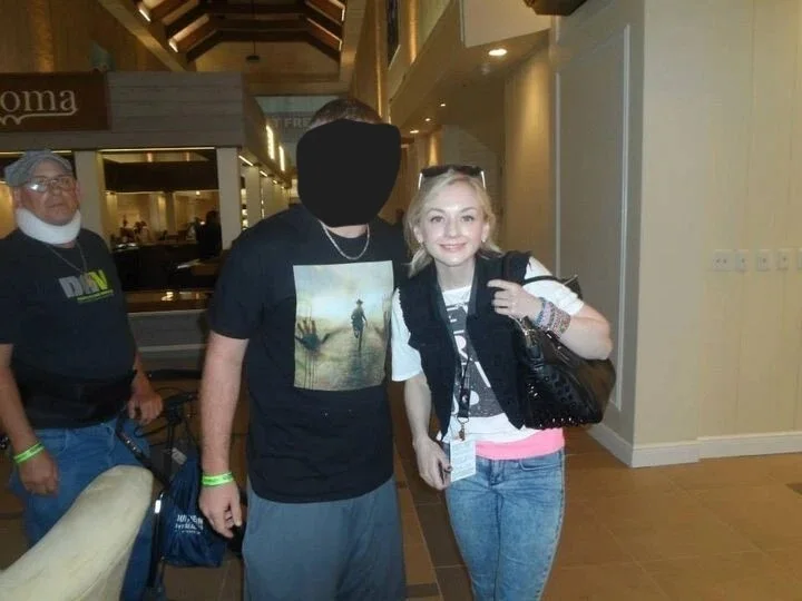 EMILY KINNEY — EMILY KINNEY (BETH) THE WALKING DEAD AUTOGRAPHED/SIGNED 8X10 PHOTO, изображение 3