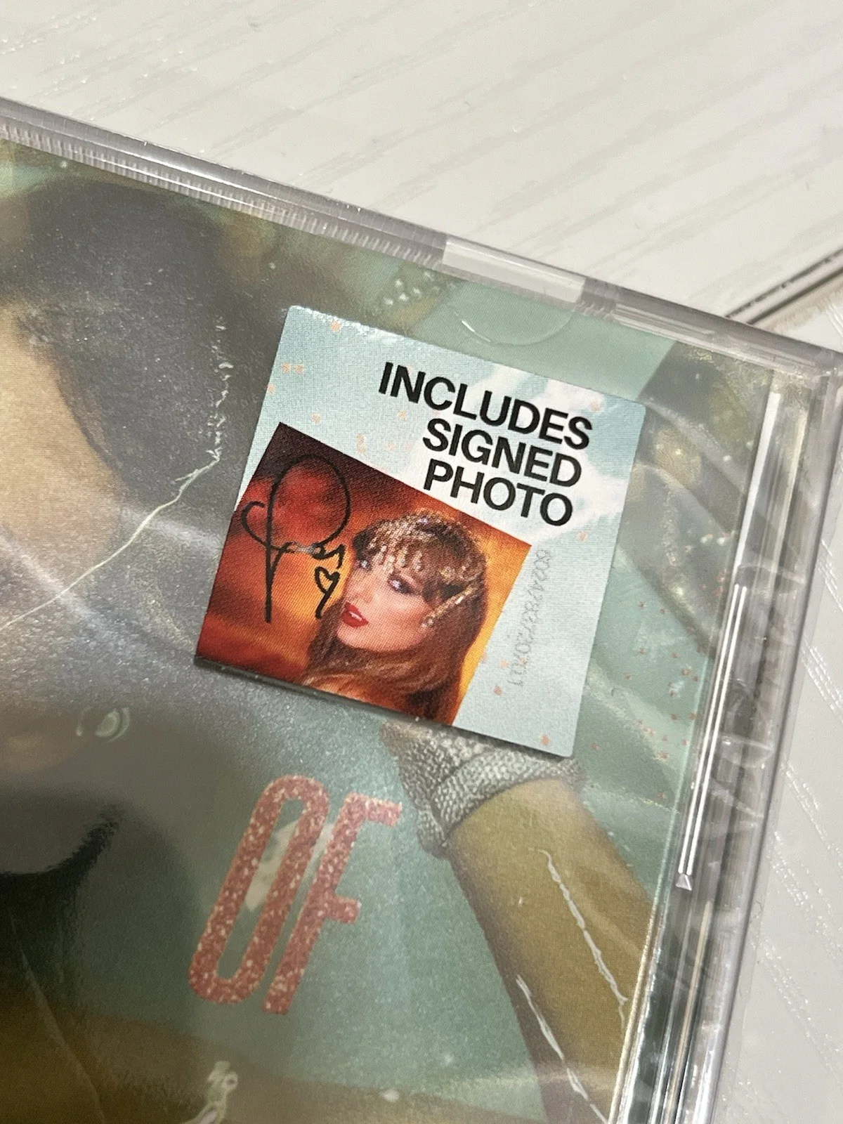 Taylor Swift Signed CD the Life of a Showgirl with Handsigned Photo, изображение 4