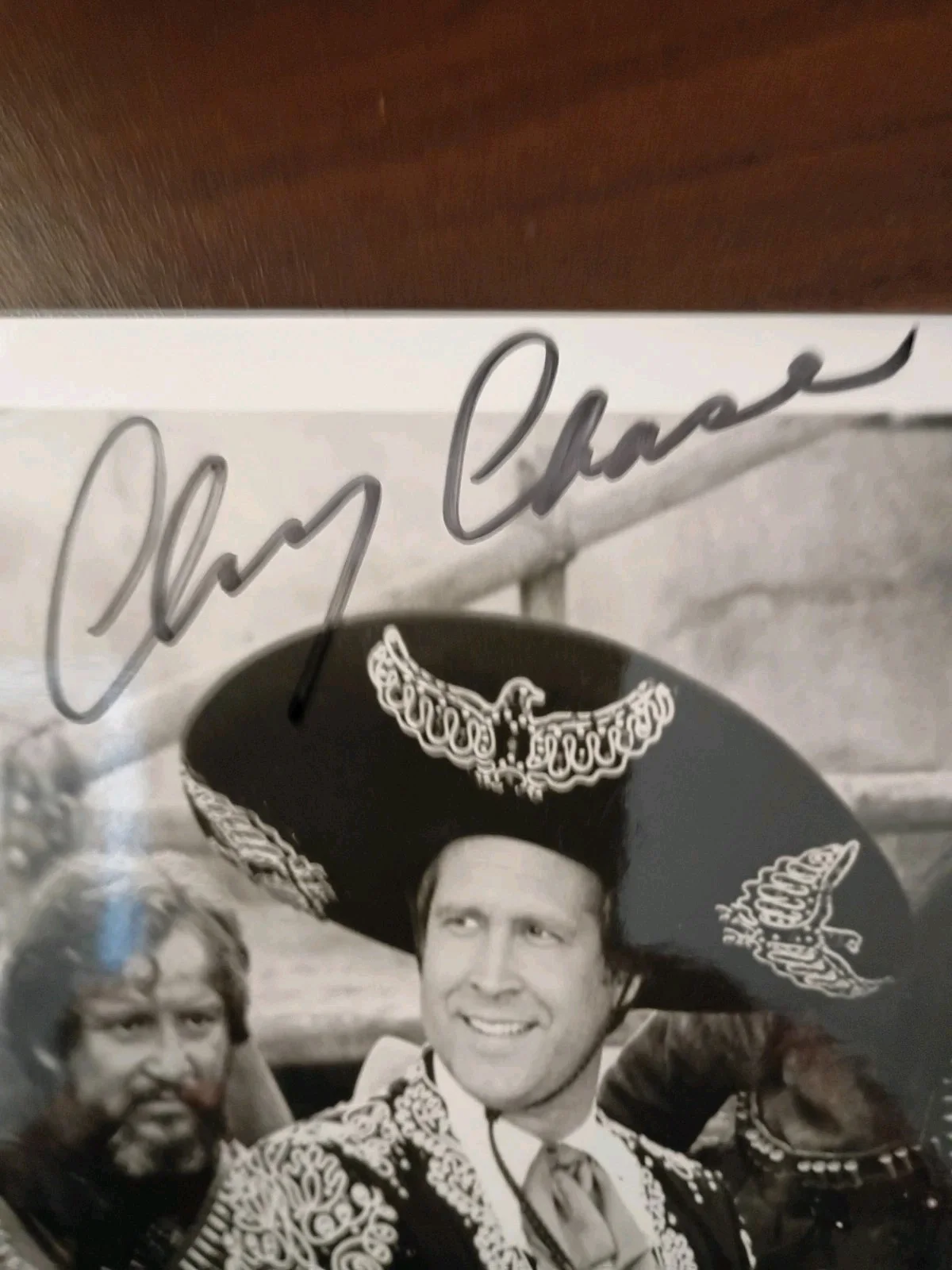 Chevy Chase — CHEVY CHASE Signed Autographed 8x10 Movie Still Photo from THE THREE AMIGOS, изображение 2