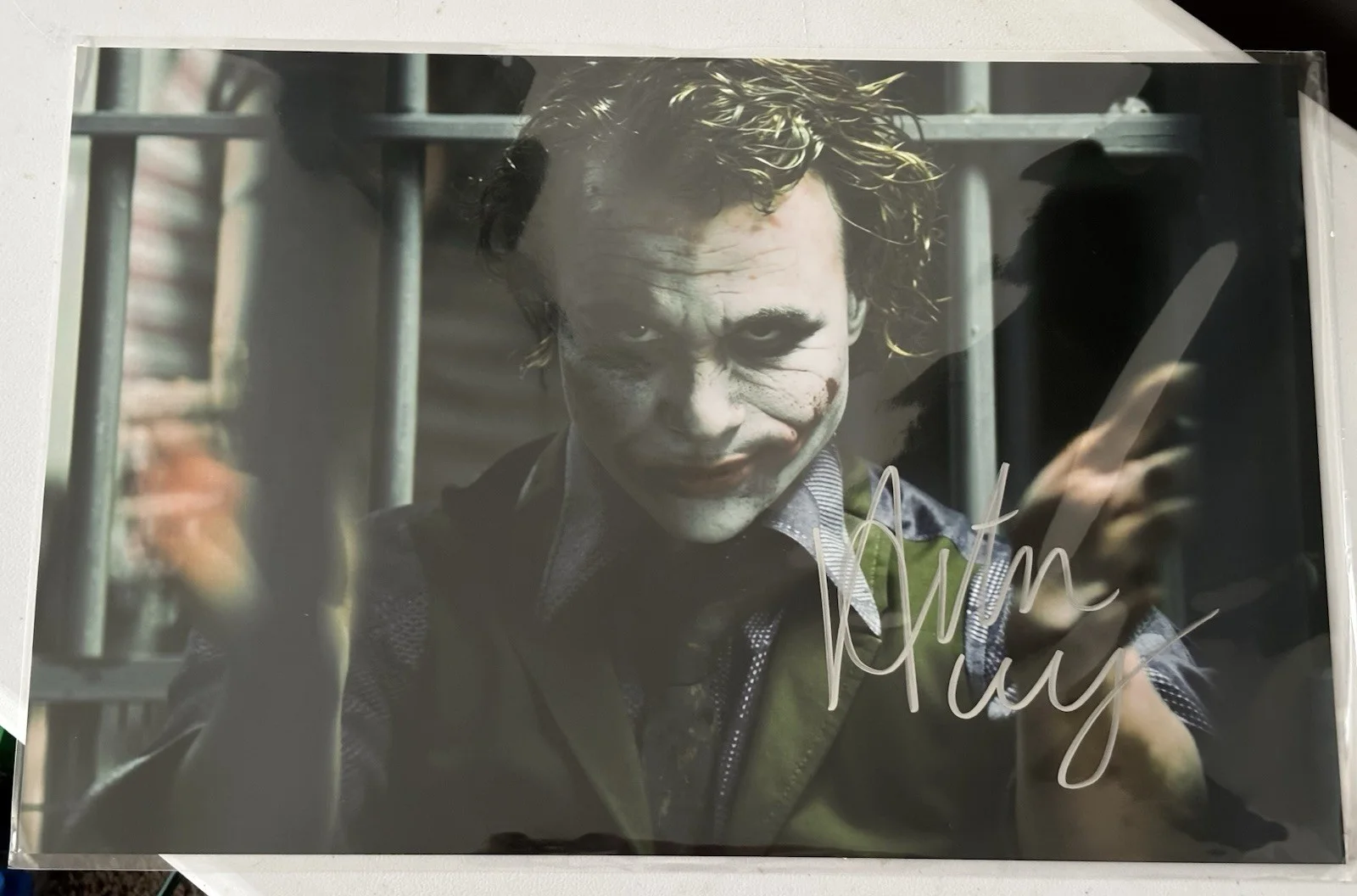 Heath Ledger — Heath Ledger Signed Photo, 11x17 With COA, The Dark Knight (Still In Plastic), изображение 2