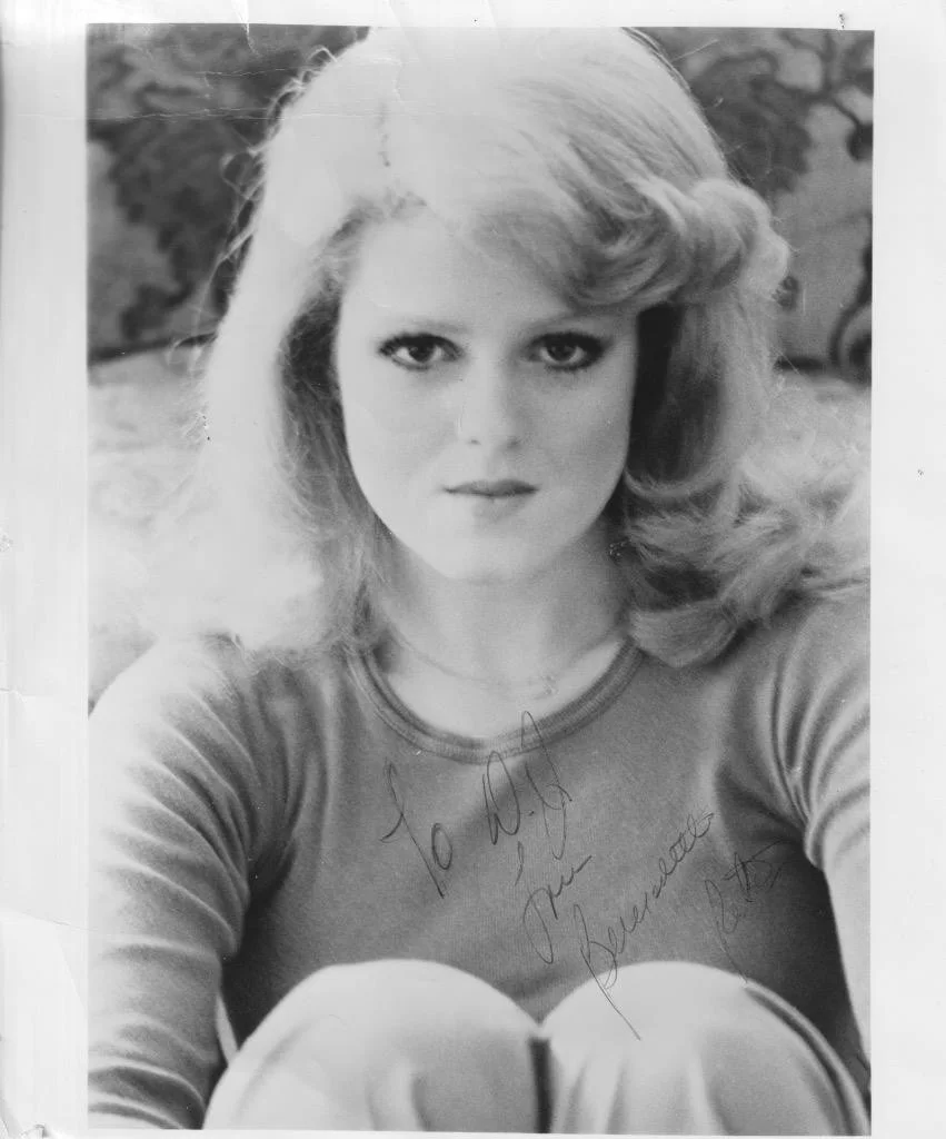 BERNADETTE PETERS SIGNED AUTOGRAPH PHOTO w/ LP ALBUM "NOW PLAYING", изображение 3