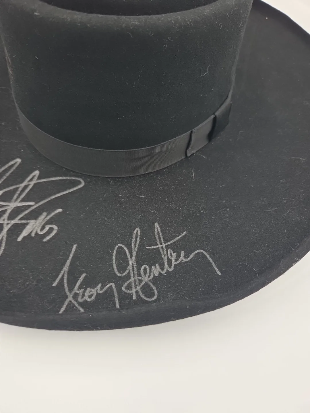 COUNTRY Montgomery and Gentry AUTOGRAPHED Charlie 1 Horse Co Hat - RARE FIND, изображение 2