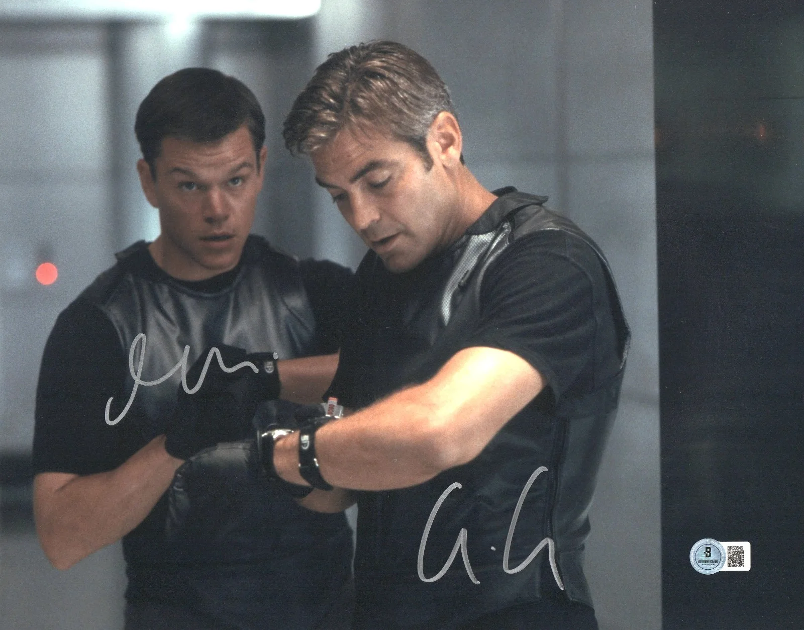 GEORGE CLOONEY & MATT DAMON — GEORGE CLOONEY MATT DAMON SIGNED AUTOGRAPH OCEANS ELEVEN 11x14 PHOTO BECKETT