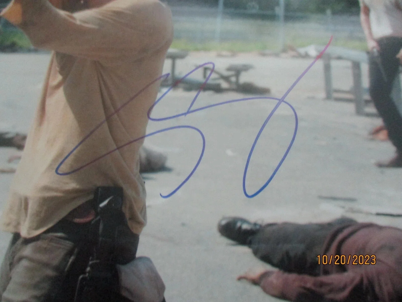 STEVEN YEUN — STEVEN YEUN (GLENN) THE WALKING DEAD AUTOGRAPHED/SIGNED 8X10 PHOTO, изображение 2