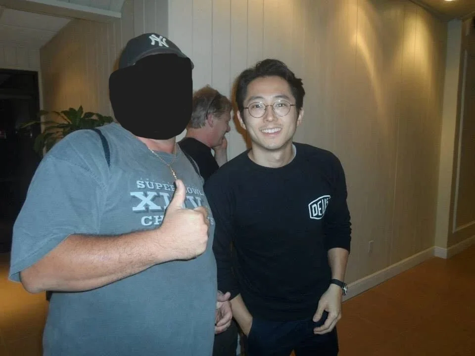 STEVEN YEUN — STEVEN YEUN (GLENN) THE WALKING DEAD AUTOGRAPHED/SIGNED 8X10 PHOTO, изображение 4