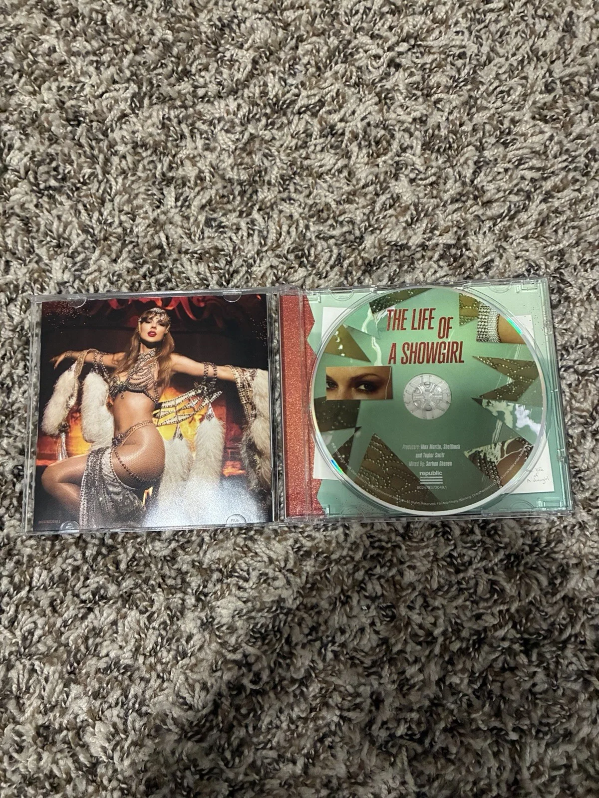 The Life of a Showgirl Signed CD - Taylor Swift, изображение 2