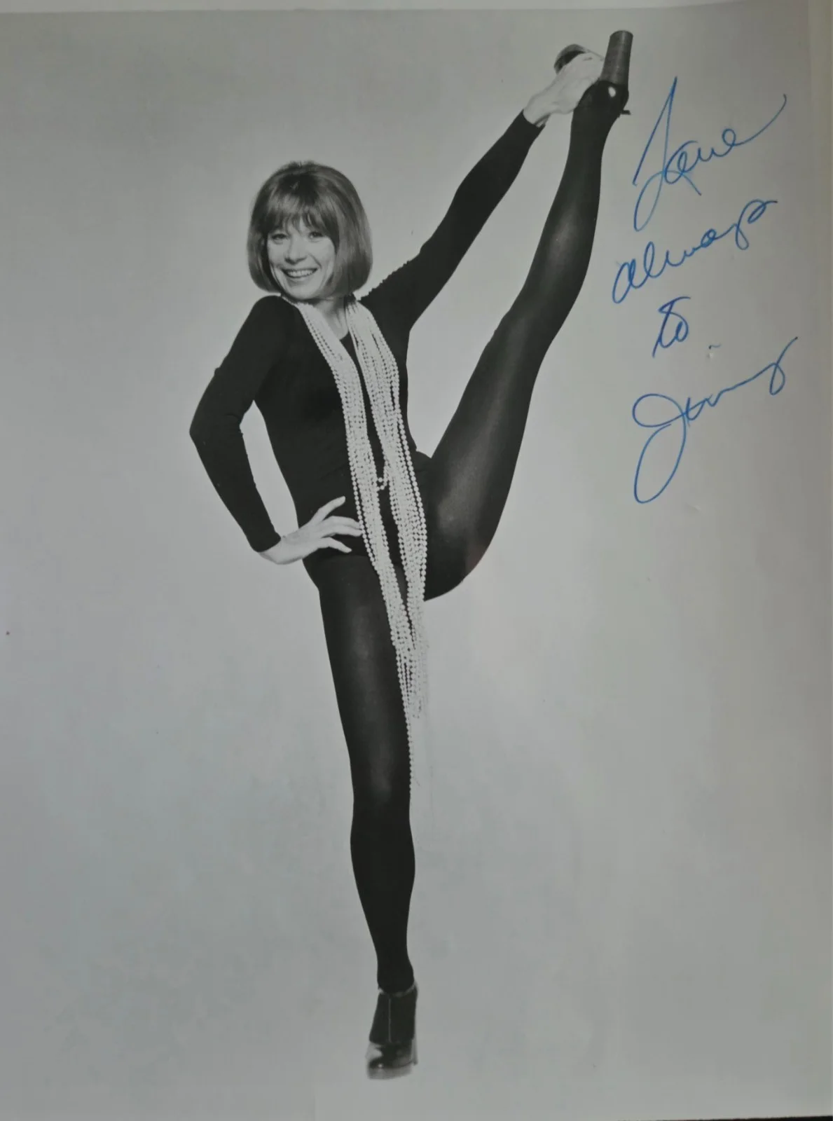 Shirley MacLaine — Shirley MacLaine Package! (3) Signed Autographed 8x10 Photos Actress Singer, изображение 2