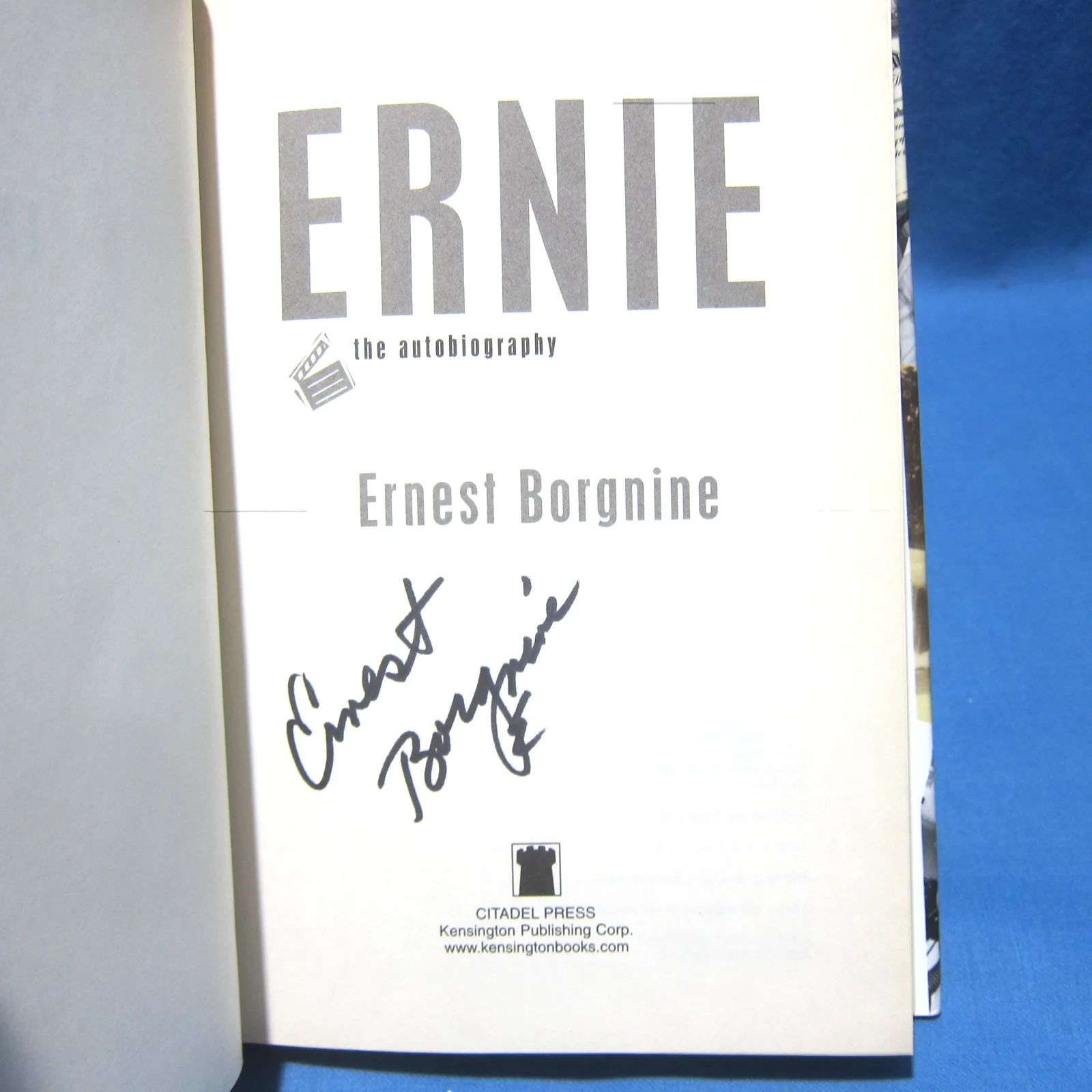 Ernest Borgnine — Ernie The Autobiography by Ernest Borgnine Signed HC Very Good, изображение 3