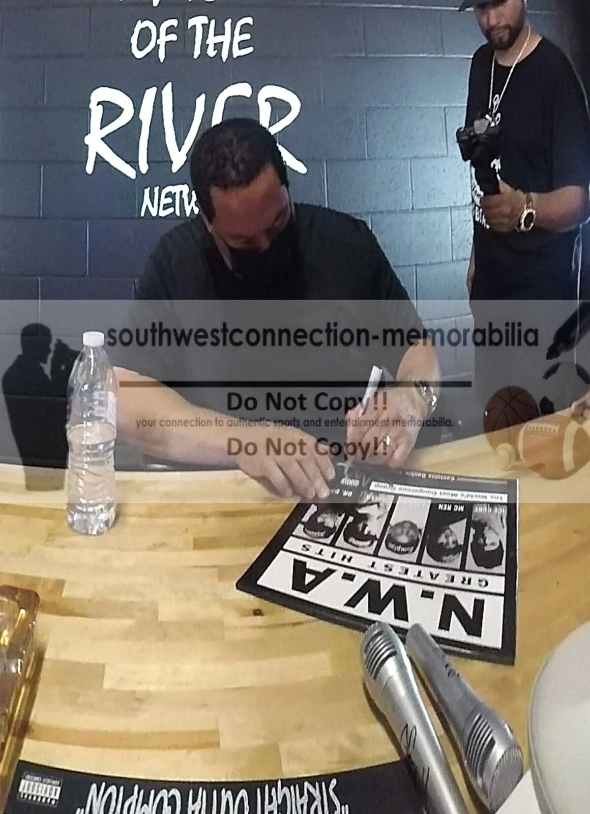 Ice Cube, DJ Yella — Ice Cube Signed NWA Vinyl Greatest Hits Album Beckett Auto DJ Yella Rap Hip Hop, изображение 5