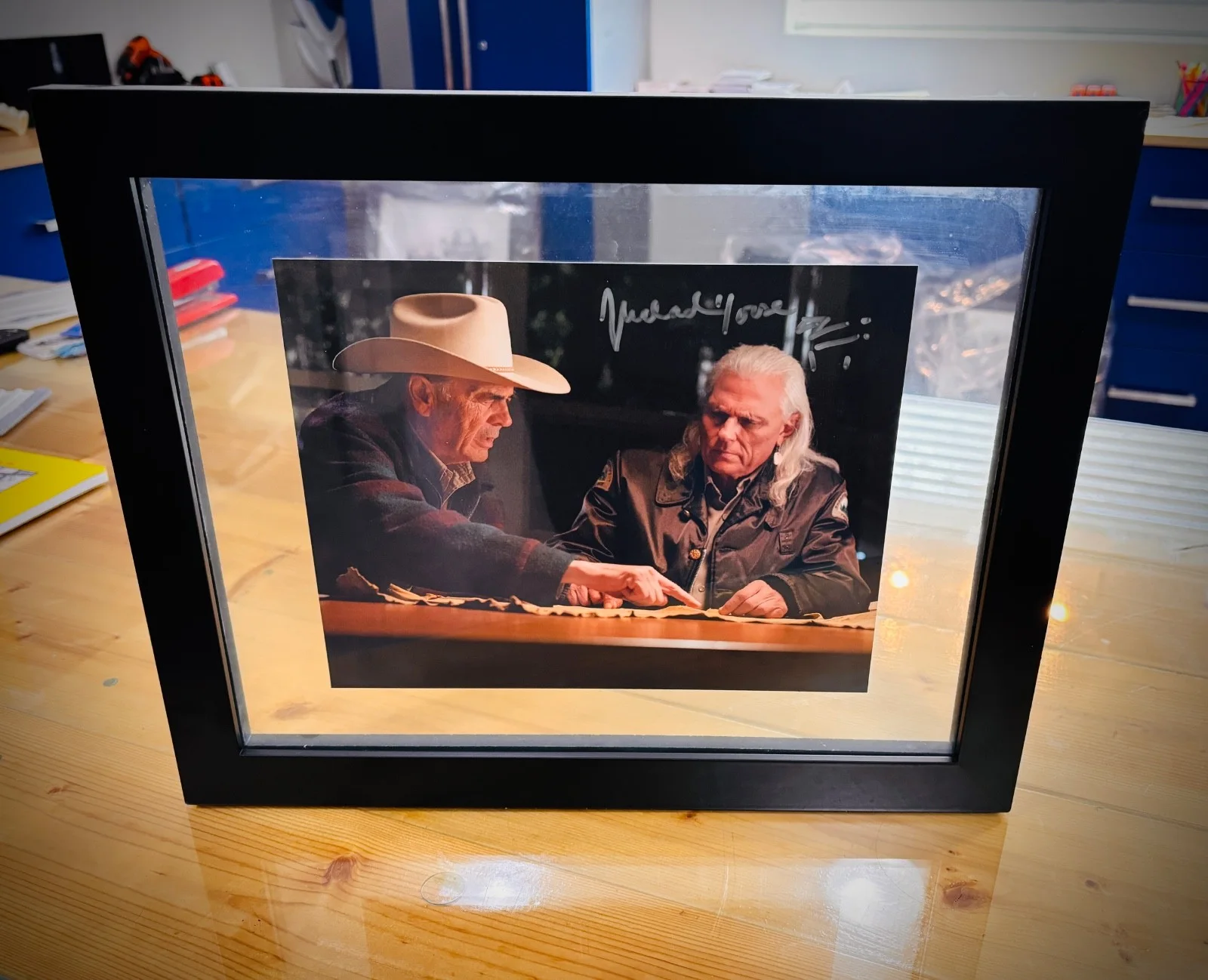 Michael Horse — Michael Horse. Twin Peaks. Autographed signed photo. Framed. Sheriff Hawk, изображение 2