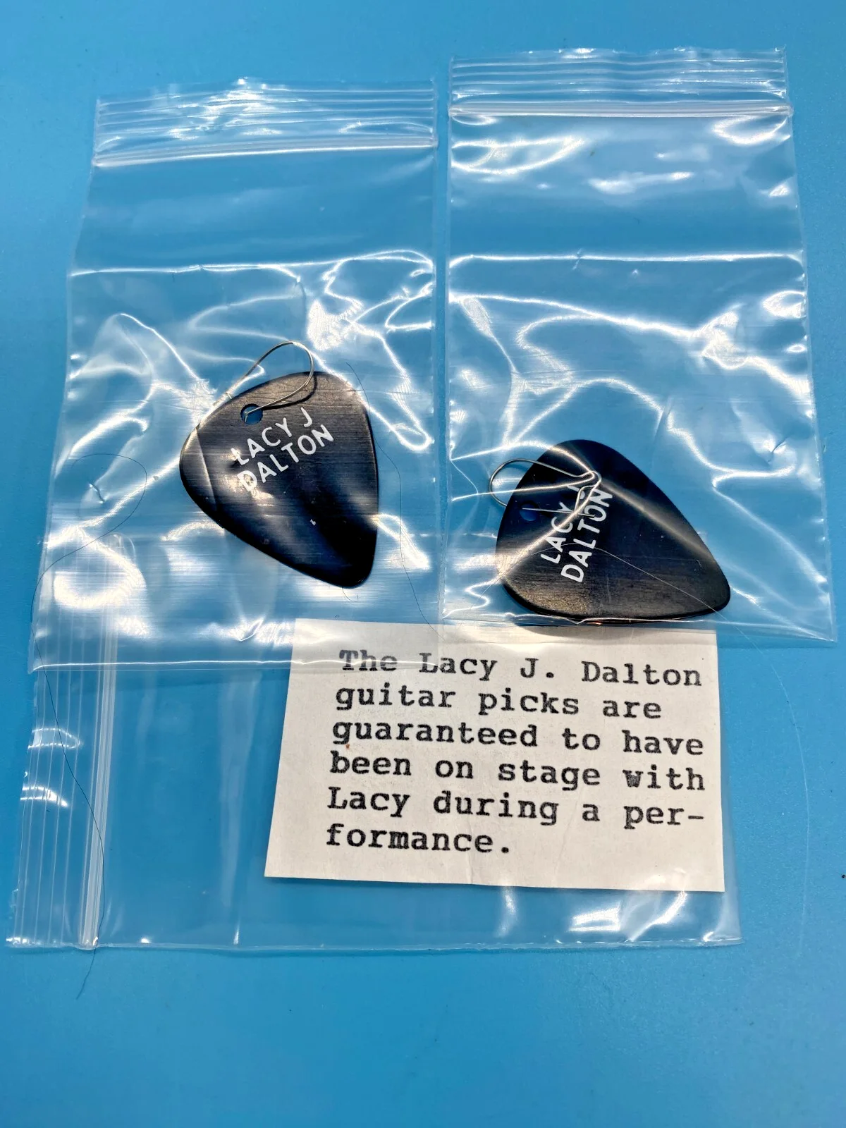 Lacy J. Dalton Country Western Singer Guitar Earrings Worn on Stag 1.5" Long VTG, изображение 2