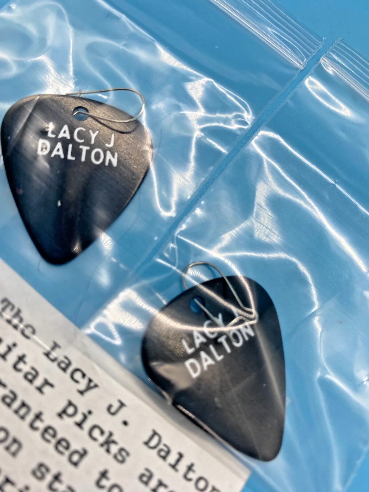 Lacy J. Dalton Country Western Singer Guitar Earrings Worn on Stag 1.5" Long VTG, изображение 3