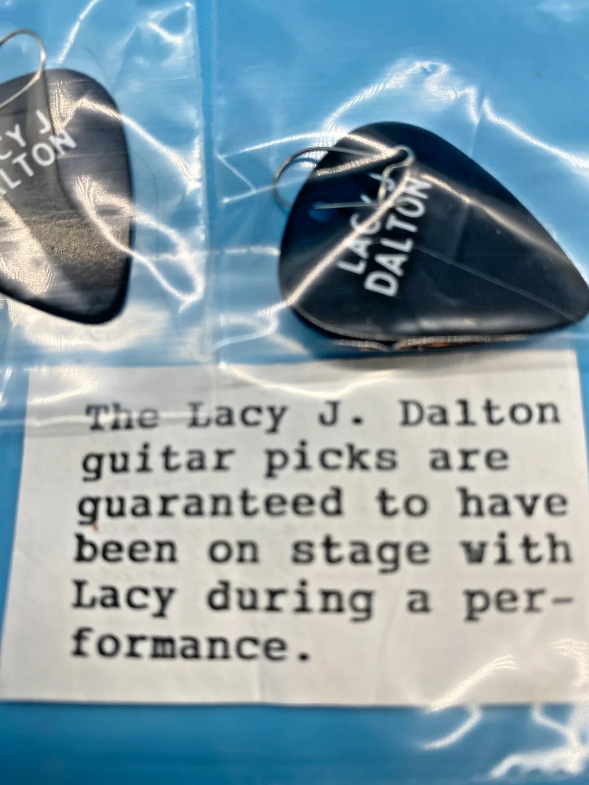 Lacy J. Dalton Country Western Singer Guitar Earrings Worn on Stag 1.5" Long VTG, изображение 4