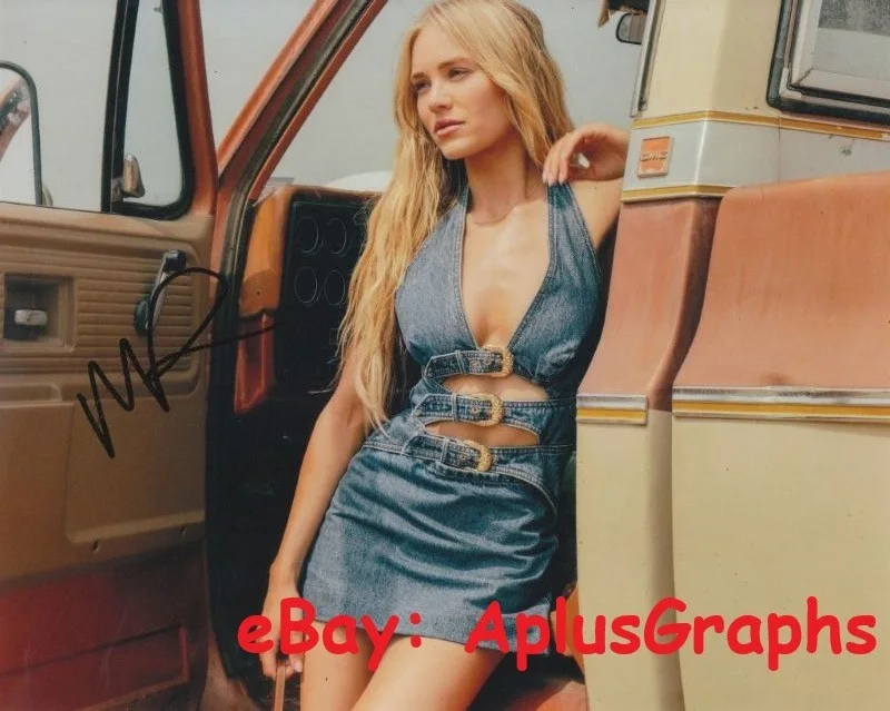 Michelle Randolph — MICHELLE RANDOLPH... Landman 's Alluring Ainsley - SIGNED