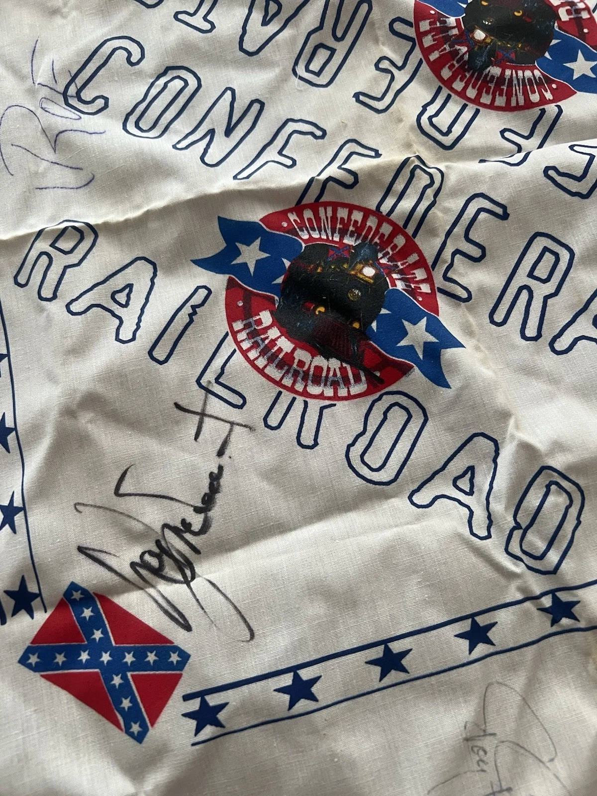 Autographed Confederate Railroad Bandanna Signed by Confederate Railroad Band, изображение 3