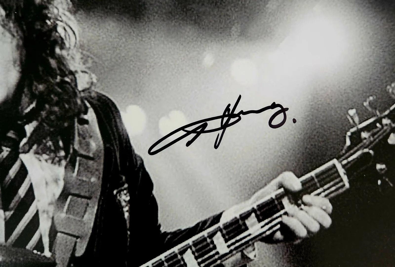 ANGUS YOUNG SIGNED AUTOGRAPHED 11 X 14 B&W AC/DC FANTASTIC PHOTO JSA LOA, image 3