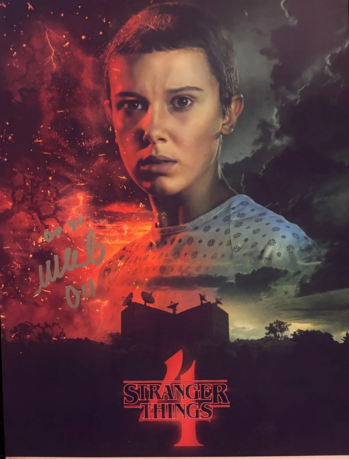 Millie Bobby Brown - Stranger Things 4- Autographed 8.5"x 11" Photo w/COA, изображение 2