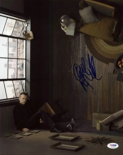 Dominic Monaghan — Dominic Monaghan Flash Forward Signed Authentic 11X14 Photo PSA/DNA #S33592, image 2
