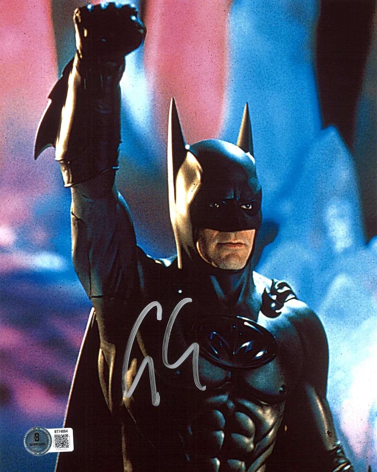 GEORGE CLOONEY — GEORGE CLOONEY BATMAN & ROBIN SIGNED AUTOGRAPH 8X10 PHOTO BAS BECKETT DC BATMAN