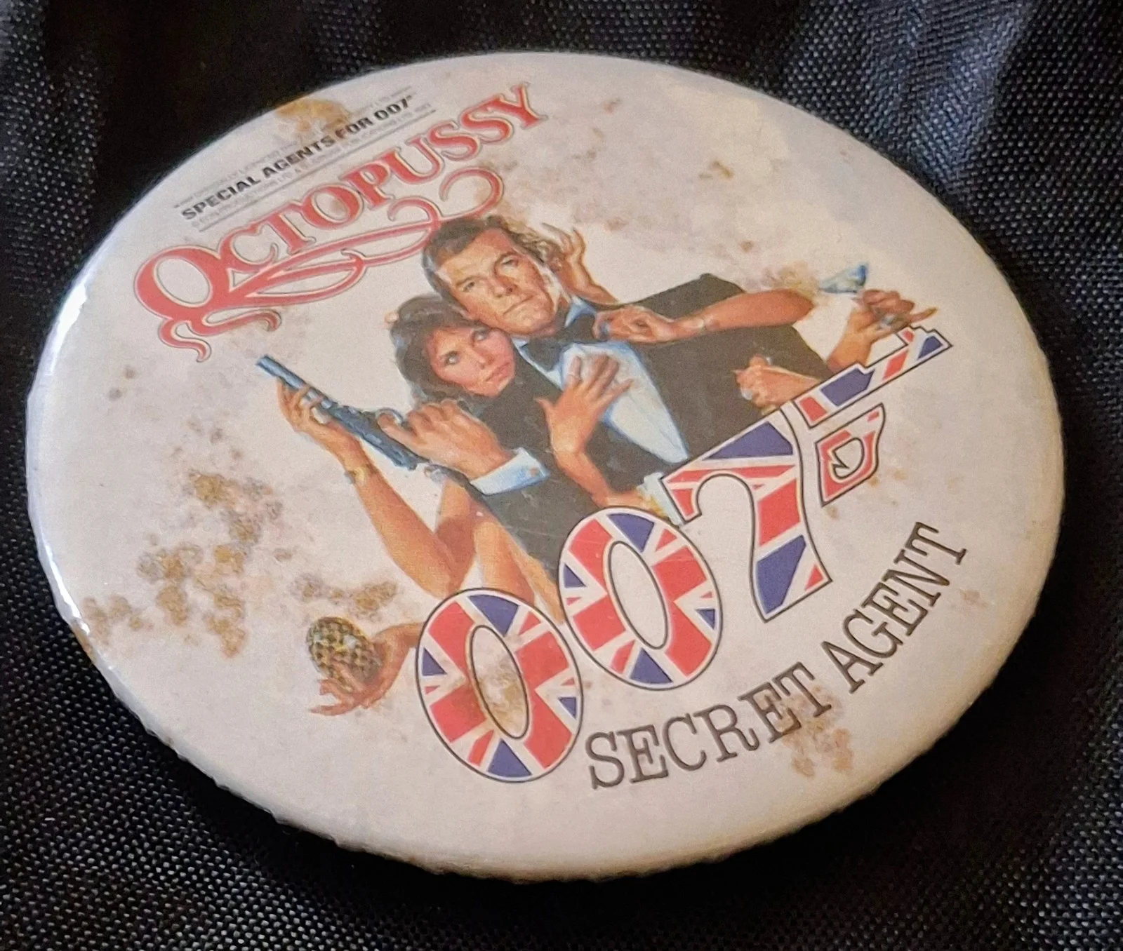 Vintage James Bond - 007 - OCTOPUSSY - Roger Moore - 1983 Pin Badge, image 3