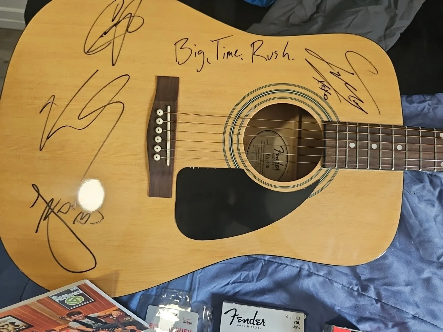 1 Of 1 Big Time Rush Signed Guitar, image 4