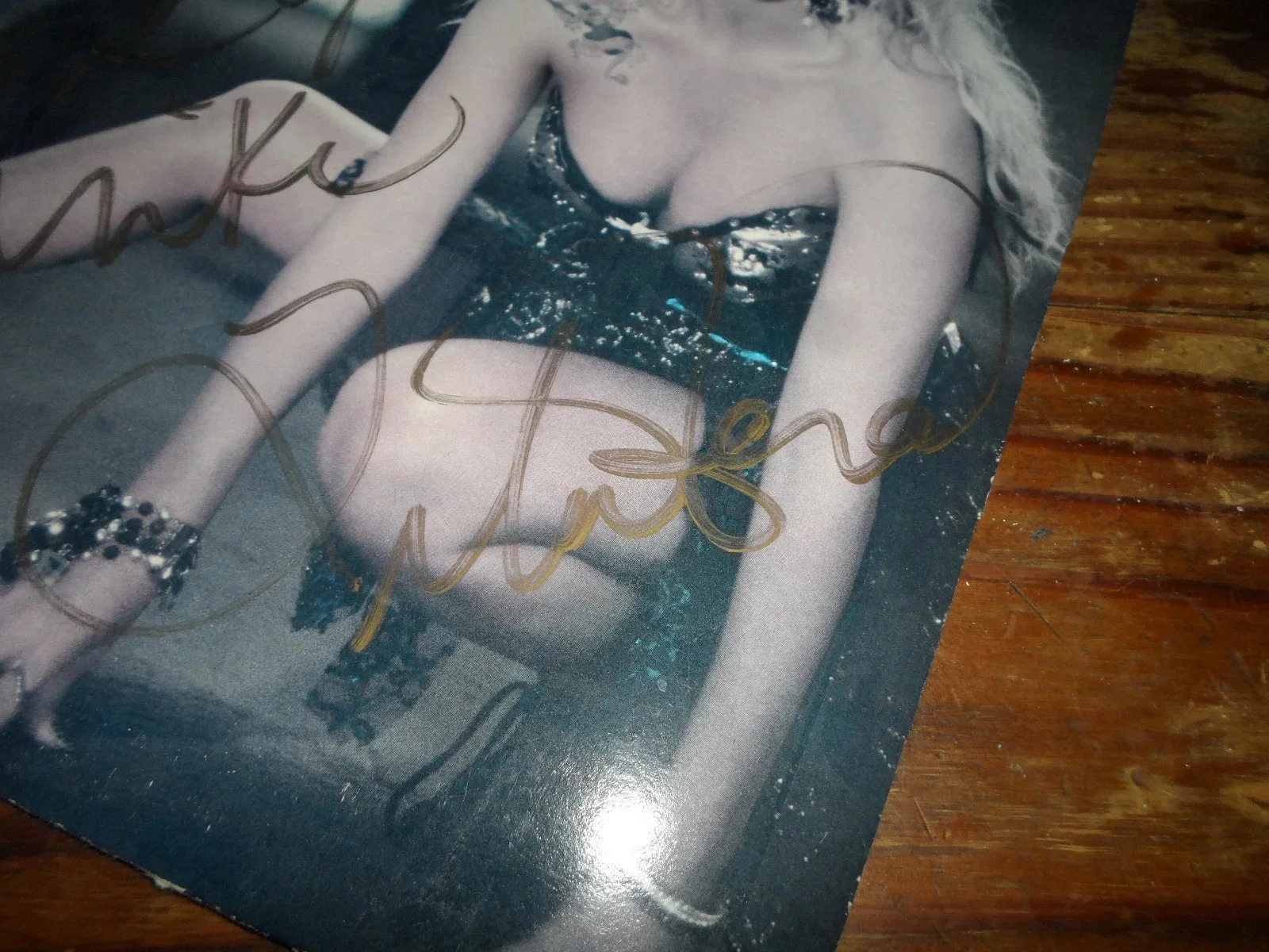 LITA FORD (THE RUNAWAYS) AUTHENTIC AUTOGRAPHED/SIGNED ALBUM FLAT, image 2