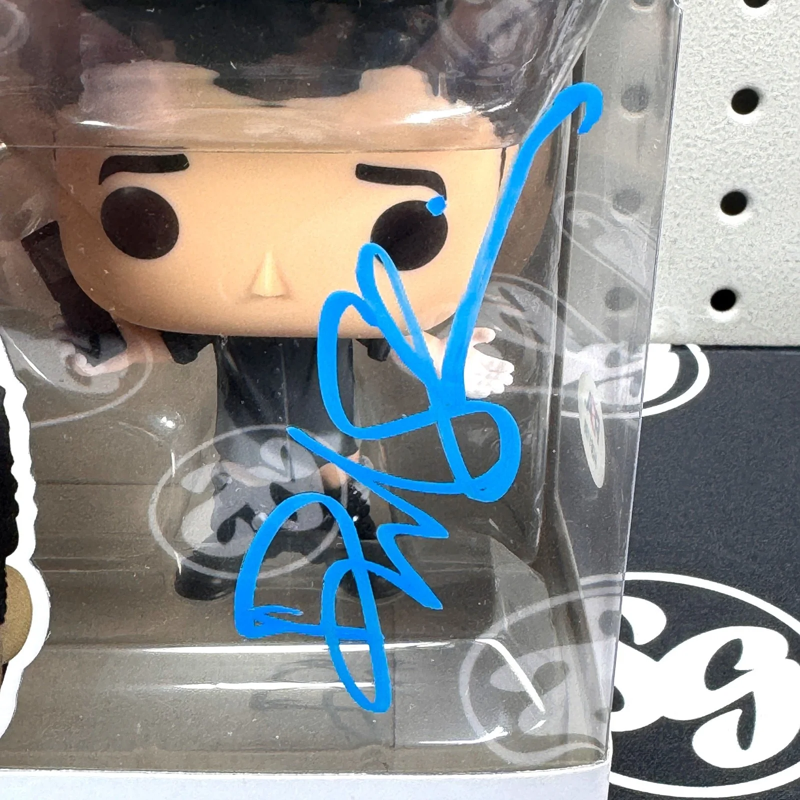 David Scwimmer — DAVID SCHWIMMER Signed Friends Ross Geller Funko Pop! Figure #1278 PSA DNA Auto, image 2