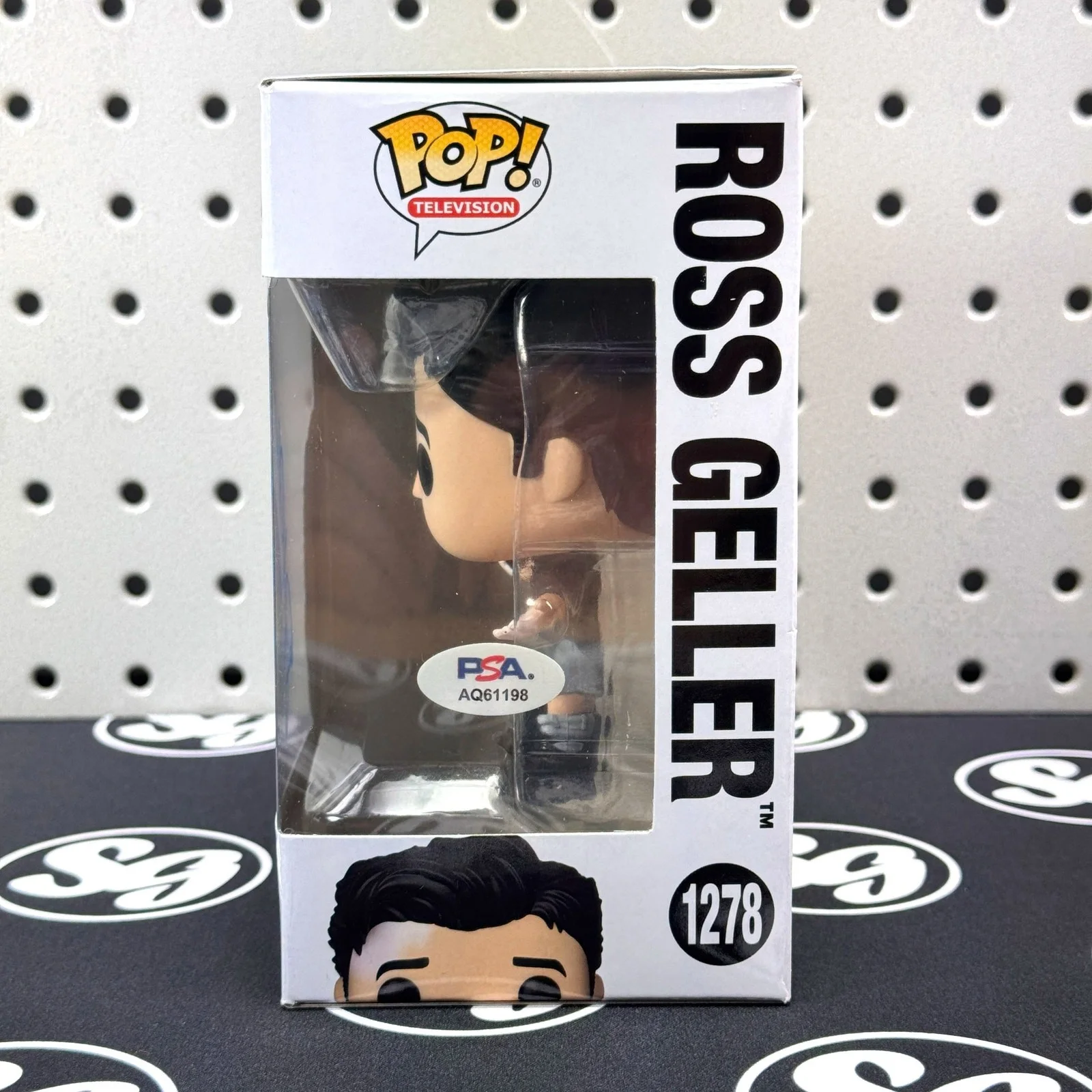David Scwimmer — DAVID SCHWIMMER Signed Friends Ross Geller Funko Pop! Figure #1278 PSA DNA Auto, image 3