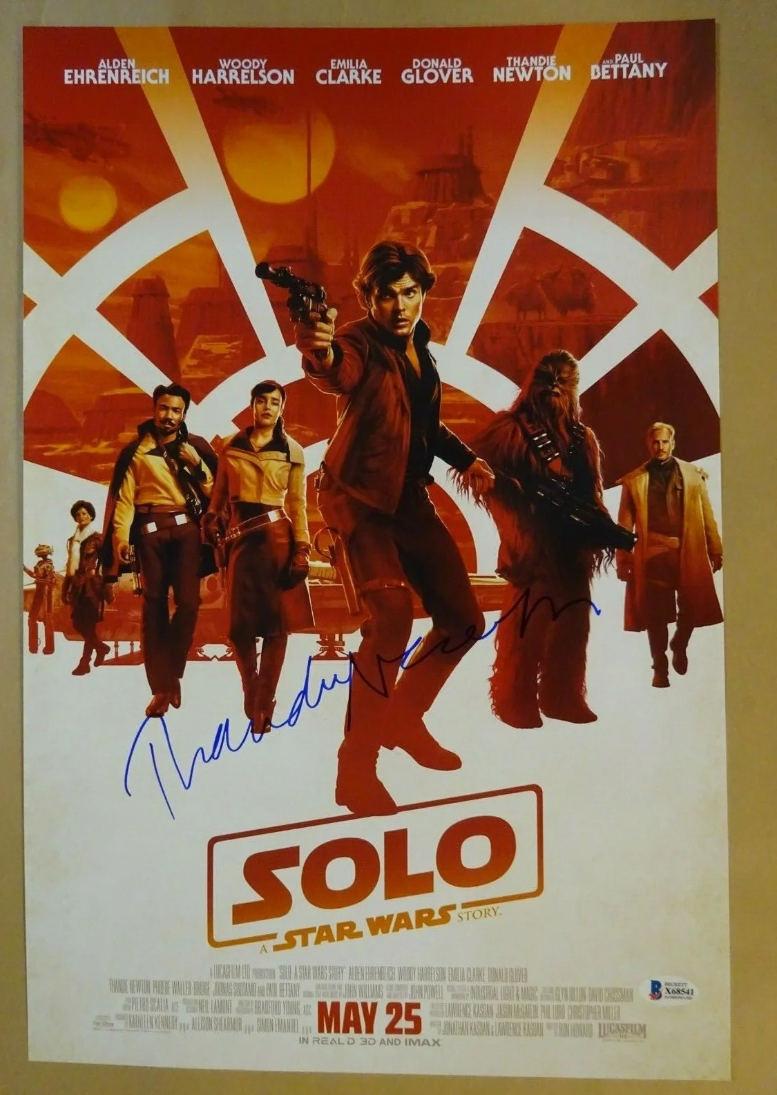 Thandie Newton — Signed THANDIE NEWTON Autographed SOLO A STAR WARS STORY 12x18 Photo BECKETT COA, изображение 2