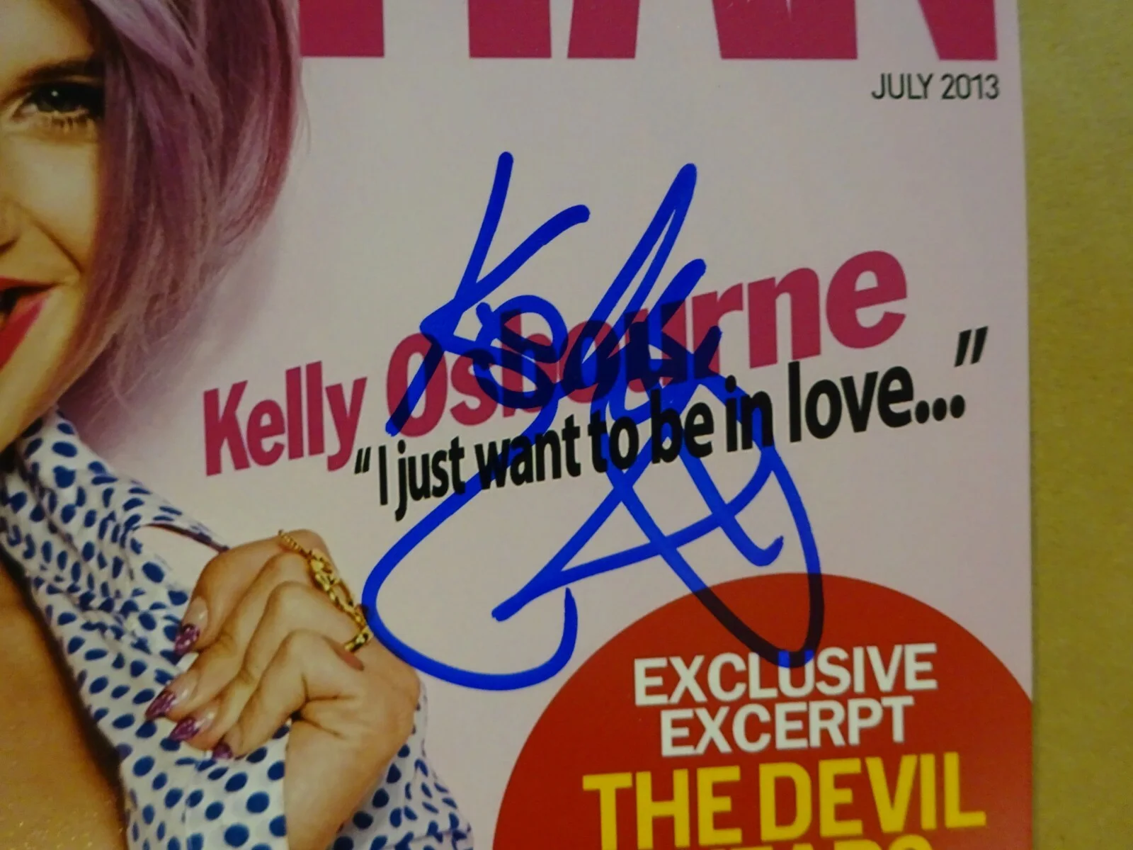 Kelly Osbourne — Signed KELLY OSBOURNE Autographed COSMOPOLITAN 11X14 Photo BECKETT COA BAS, image 3