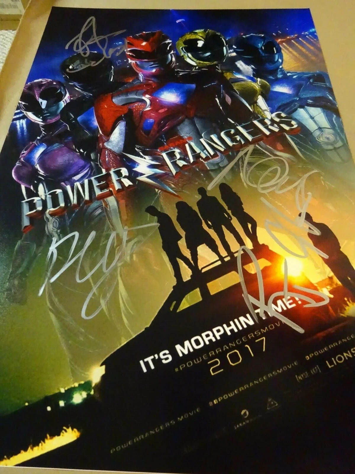 Dacre Montgomery, RJ Cyler, Naomi Scott, Ludi Lin — Signed POWER RANGERS Autographed By 4 12"x18" Photo MONTGOMERY + BECKETT LOA COA, image 3