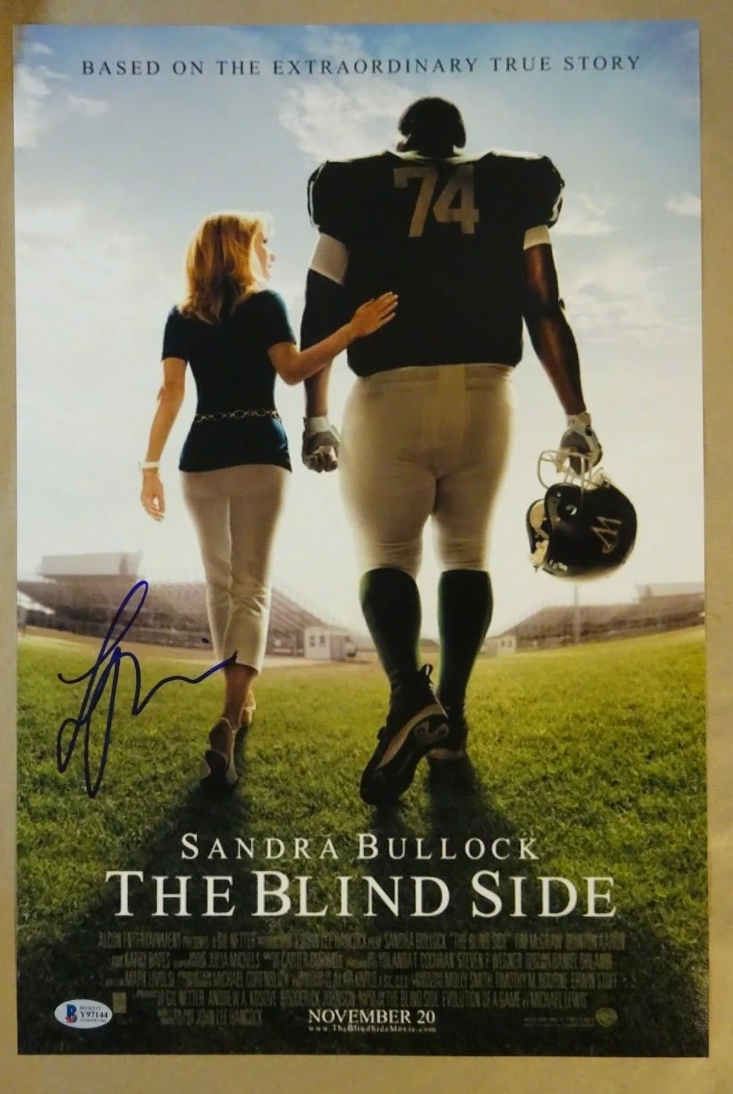 Lily Collins — Signed LILY COLLINS Autographed THE BLIND SIDE 12"x18" Photo BECKETT BAS COA, изображение 2