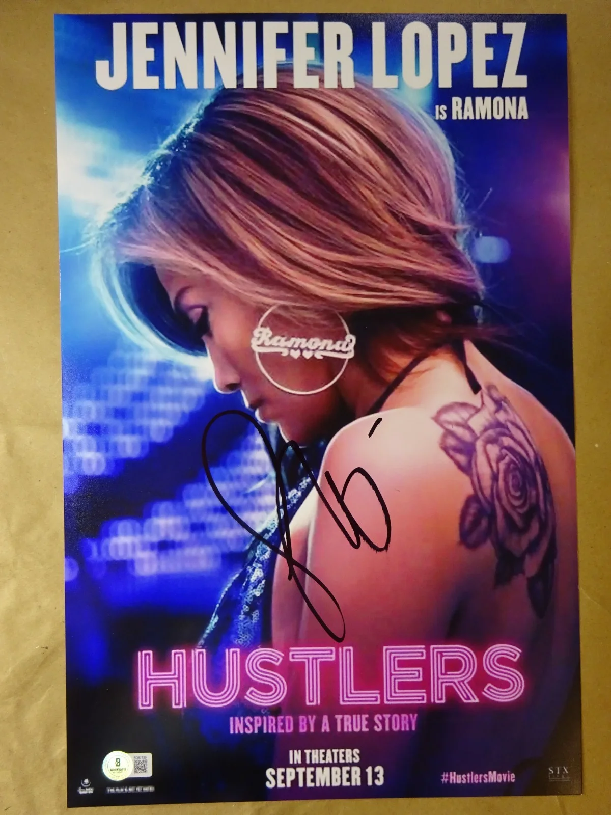 Jennifer Lopez — Signed Jennifer Lopez J.Lo Autographed Hustlers 11"x17" Photo Beckett BAS COA