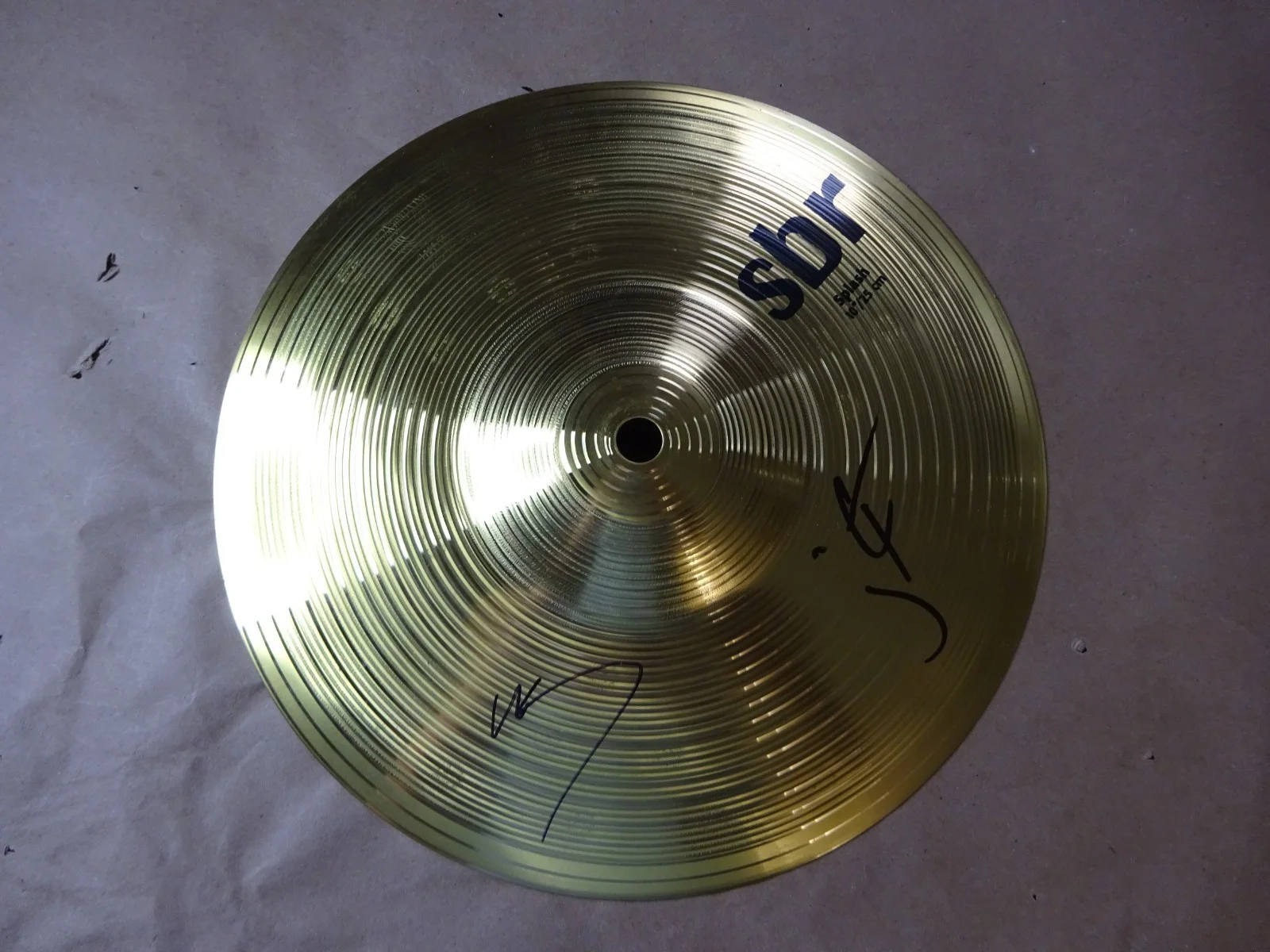 Signed The Lumineers Wesley Schultz & Jeremiah Fraites 10" Splash Cymbal BAS COA, изображение 2