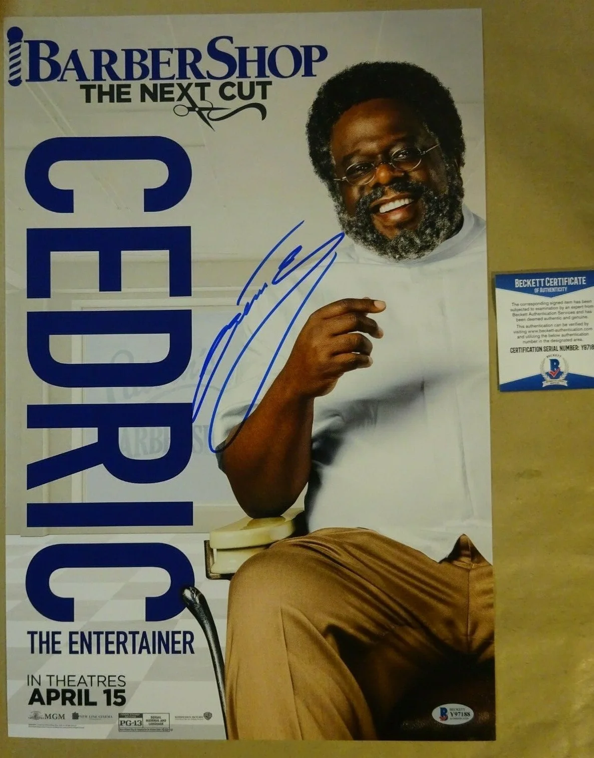 Cedric The Entertainer — Signed CEDRIC THE ENTERTAINER BARBERSHOP The Next Cut 12"x18" Photo BECKETT COA