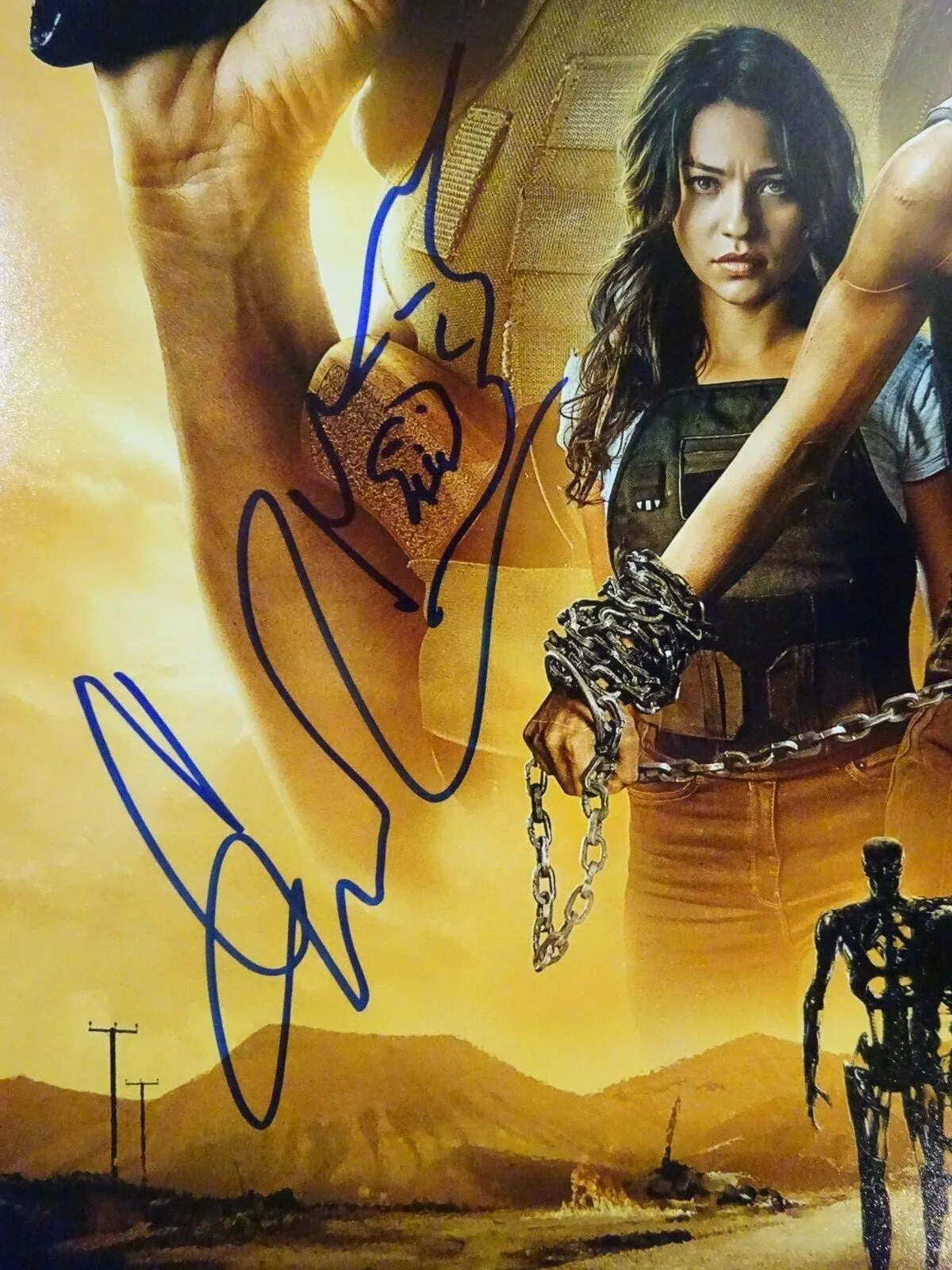Gabriel Luna — Signed GABRIEL LUNA Autographed TERMINATOR DARK FATE 12x18 Photo BECKETT BAS COA, image 3