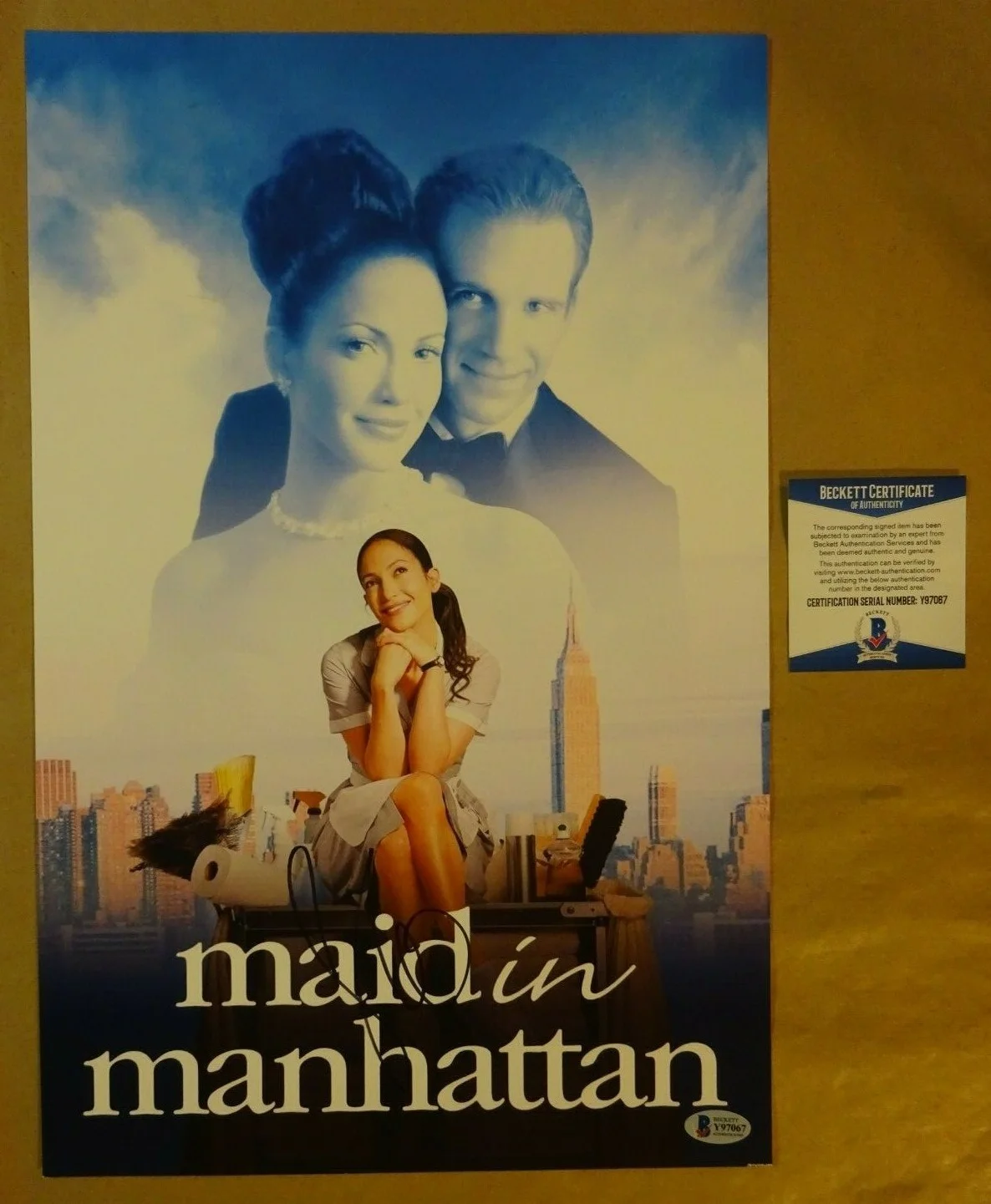 Jennifer Lopez — Signed JENNIFER LOPEZ Autographed MAID IN MANHATTAN Photo 11x17 BECKETT BAS COA