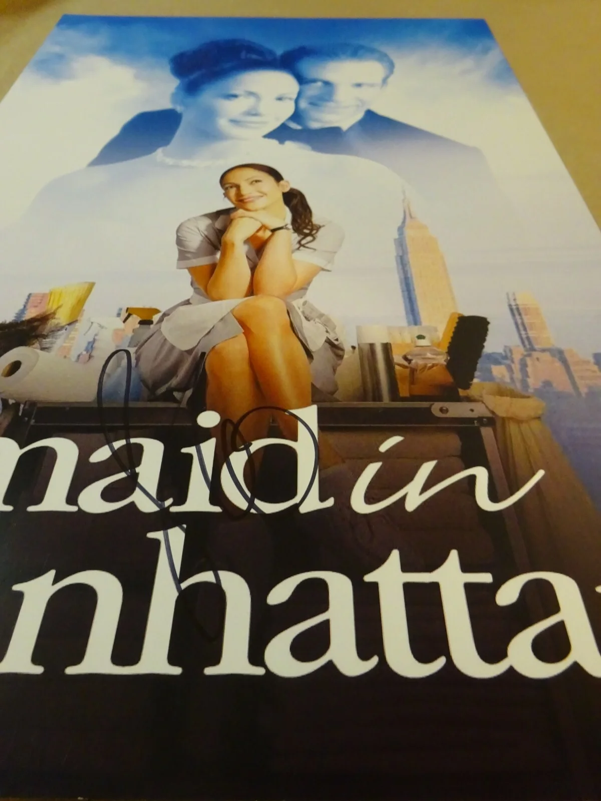 Jennifer Lopez — Signed JENNIFER LOPEZ Autographed MAID IN MANHATTAN Photo 11x17 BECKETT BAS COA, image 4